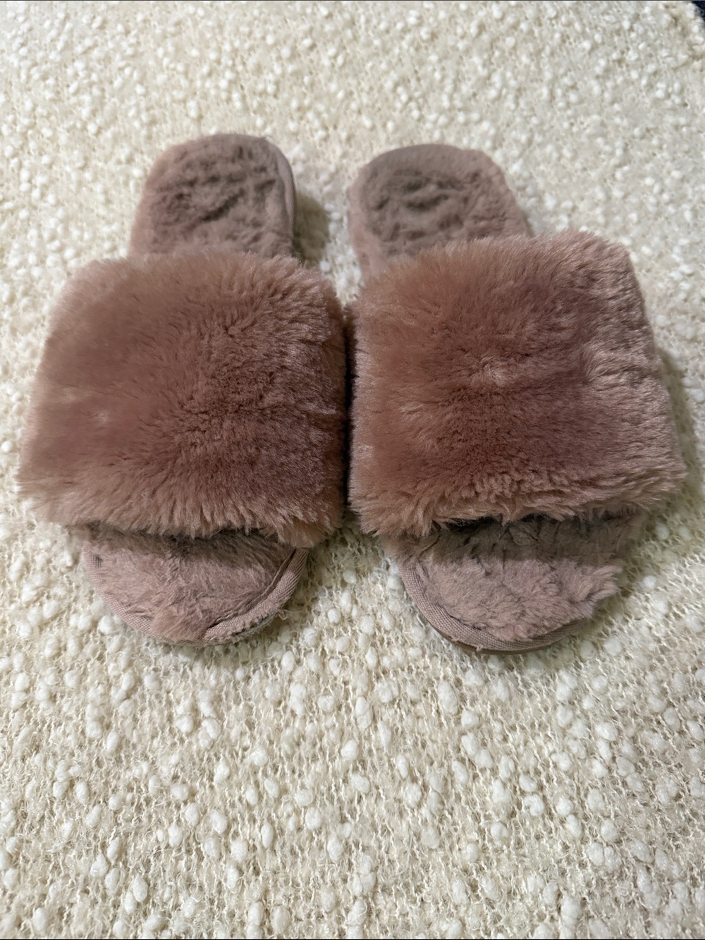 Plush Faux-Fur Slide Slippers - Cozy Taupe size 8 pre-owned fair condition +gift